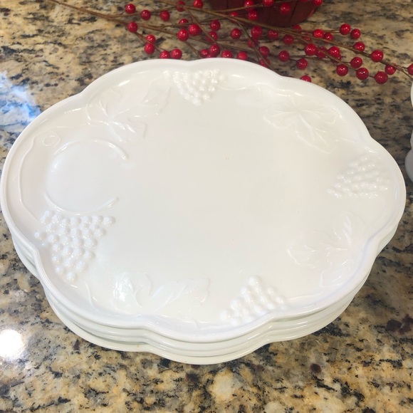 Vintage Milk Glass Colony Harvest Grapes Snack Plate & Cup Sets, Set of 4. - Picture 4 of 7
